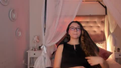 Snapshot of alexis_scott__ chatting on June 11, 2026, 4:32 am alexis_scott__ online show from June 11, 2026, 4:32 am