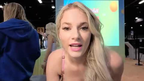 alexispaige06 online show from April 12, 2026, 5:40 pm