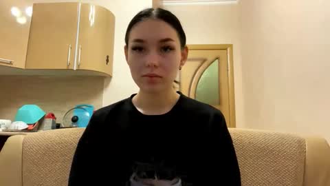 Karolina online show from November 3, 2025, 2:18 pm