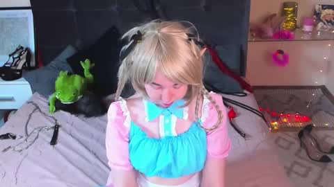 Snapshot of alexxisskyy chatting on May 25, 2026, 5:35 am Alexsy online show from May 25, 2026, 5:35 am