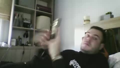 Snapshot of alexxro20 chatting on February 18, 2026, 12:23 pm alexxro20 online show from February 18, 2026, 12:23 pm