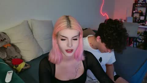 Snapshot of alice118james chatting on September 16, 2025, 6:31 pm alice and james online show from September 16, 2025, 6:31 pm