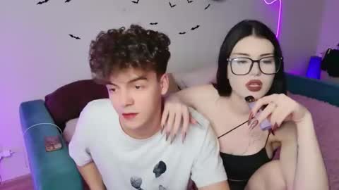 Snapshot of alice118james chatting on November 6, 2025, 11:22 am alice and james online show from November 6, 2025, 11:22 am