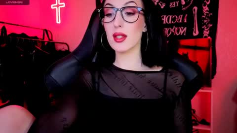 Snapshot of alice___mistress chatting on May 26, 2026, 11:34 pm Miss Alice online show from May 26, 2026, 11:34 pm