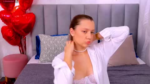 Snapshot of alice_charmy chatting on February 19, 2025, 5:16 am Alice in Wonderland online show from February 19, 2025, 5:16 am