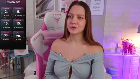 Snapshot of alice_charmy chatting on March 1, 2025, 11:39 am Alice in Wonderland online show from March 1, 2025, 11:39 am