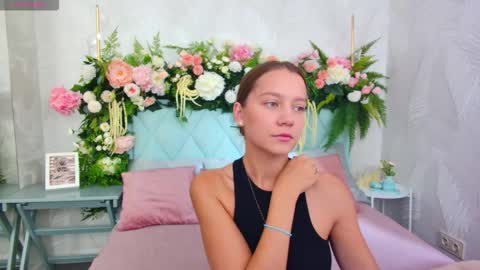 Snapshot of alice_charmy chatting on October 11, 2025, 5:39 am Alice in Wonderland online show from October 11, 2025, 5:39 am