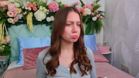 Snapshot of alice_charmy chatting on January 11, 2026, 5:18 pm Alice in Wonderland online show from January 11, 2026, 5:18 pm