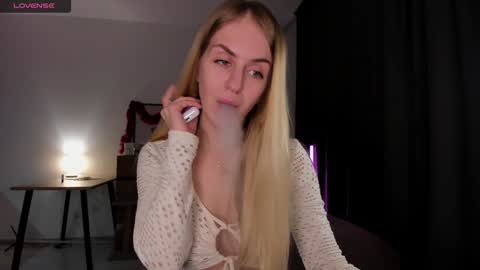 alice_dias online show from December 26, 2024, 3:53 pm