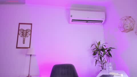 Alice Graay  online show from January 14, 2025, 4:04 am