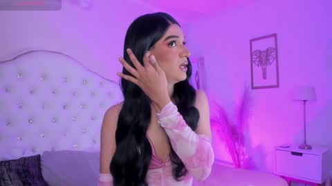 Alice Graay  online show from January 17, 2025, 5:42 am