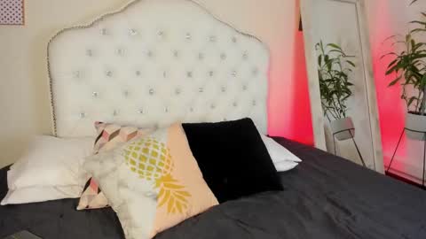 Alice Graay  online show from September 26, 2025, 8:35 pm