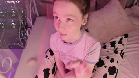 Snapshot of alice_kinky_girl chatting on April 7, 2026, 2:23 am Alice online show from April 7, 2026, 2:23 am