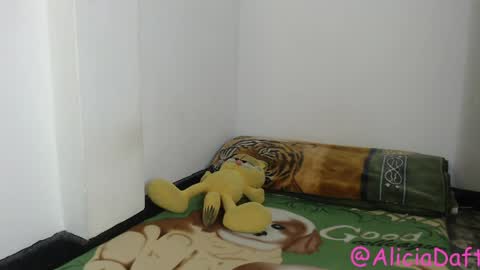 Alicia Aldara online show from April 12, 2026, 4:50 am