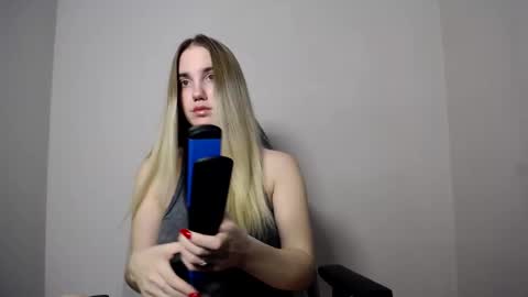 Snapshot of alice_rays_ chatting on December 16, 2025, 6:51 am Alice online show from December 16, 2025, 6:51 am