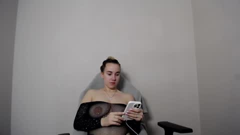 Snapshot of alice_rays_ chatting on December 20, 2025, 4:30 am Alice online show from December 20, 2025, 4:30 am