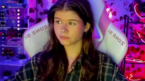 Snapshot of alice_tails chatting on April 28, 2026, 7:08 pm Alice online show from April 28, 2026, 7:08 pm