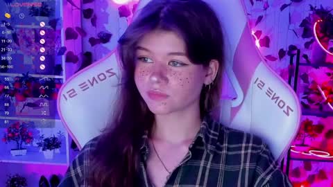 Snapshot of alice_tails chatting on April 29, 2026, 7:42 pm Alice online show from April 29, 2026, 7:42 pm