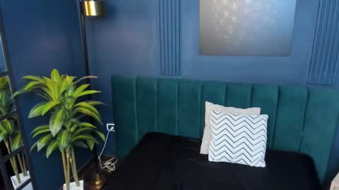 Snapshot of aliceandsia chatting on October 30, 2025, 3:30 am Alice and Asia online show from October 30, 2025, 3:30 am