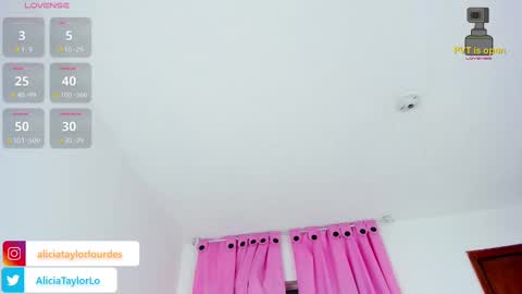 Snapshot of alicebigboobsxxx chatting on February 5, 2025, 3:13 am Juli   online show from February 5, 2025, 3:13 am