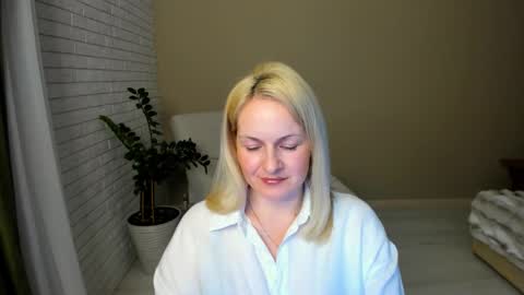 Snapshot of alicee__grace chatting on February 16, 2026, 7:43 pm Alicee online show from February 16, 2026, 7:43 pm
