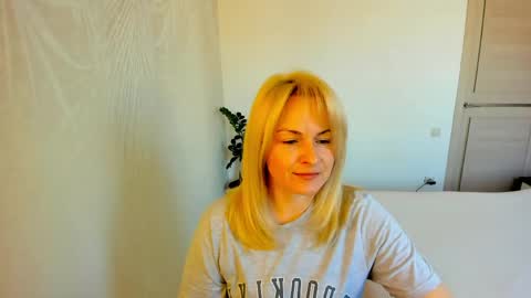 Snapshot of alicee__grace chatting on March 22, 2026, 9:45 am Alicee online show from March 22, 2026, 9:45 am