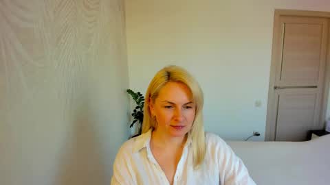 Snapshot of alicee__grace chatting on March 25, 2026, 12:33 pm Alicee online show from March 25, 2026, 12:33 pm