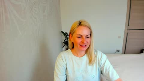 Snapshot of alicee__grace chatting on March 26, 2026, 10:43 am Alicee online show from March 26, 2026, 10:43 am