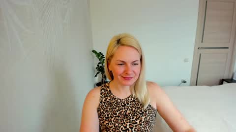 Snapshot of alicee__grace chatting on March 27, 2026, 7:47 am Alicee online show from March 27, 2026, 7:47 am