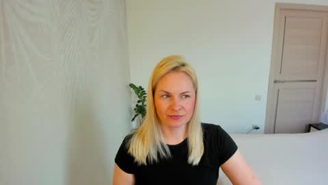 Snapshot of alicee__grace chatting on March 30, 2026, 8:37 am Alicee online show from March 30, 2026, 8:37 am