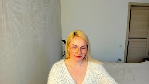 Snapshot of alicee__grace chatting on April 1, 2026, 2:03 pm Alicee online show from April 1, 2026, 2:03 pm