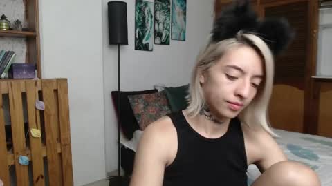 alicee_logan_ online show from April 18, 2026, 2:04 am