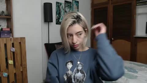 alicee_logan_ online show from April 19, 2026, 3:28 am
