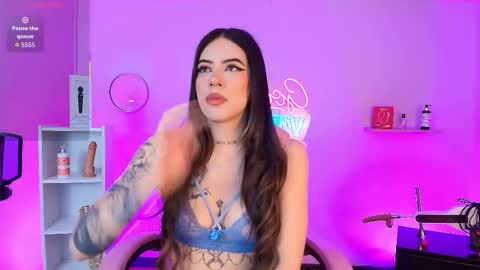 Snapshot of alicee_vixen chatting on October 20, 2025, 12:27 pm Alice online show from October 20, 2025, 12:27 pm