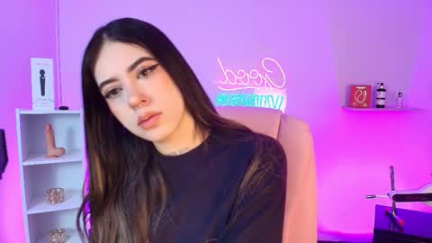 Snapshot of alicee_vixen chatting on October 22, 2025, 12:27 pm Alice online show from October 22, 2025, 12:27 pm