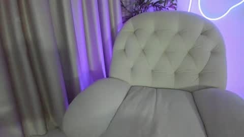 Snapshot of alicelevine chatting on June 25, 2026, 4:12 am AliceLevine online show from June 25, 2026, 4:12 am