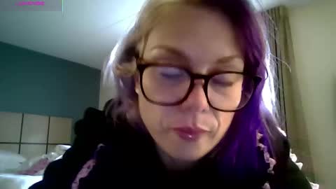 Alice Liddell online show from April 13, 2026, 12:32 pm