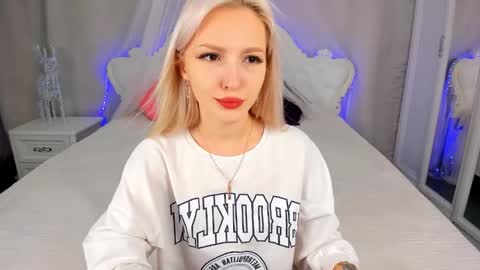 alicemonro online show from November 12, 2025, 8:59 am