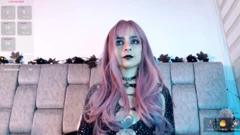 alicenoir_ online show from November 4, 2025, 11:15 pm