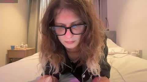 AlicePinkhead online show from April 10, 2026, 9:14 am