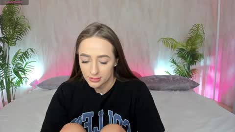 Mia online show from February 20, 2025, 2:07 am