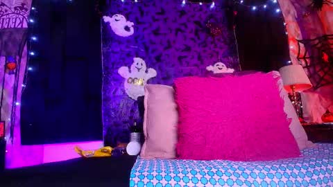 Alicia Kyse  online show from October 15, 2025, 3:06 am