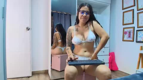 alicia_rainbow online show from April 28, 2026, 8:25 pm