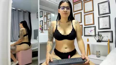 alicia_rainbow online show from May 5, 2026, 7:33 pm