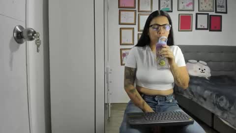 alicia_rainbow online show from May 27, 2026, 3:58 am