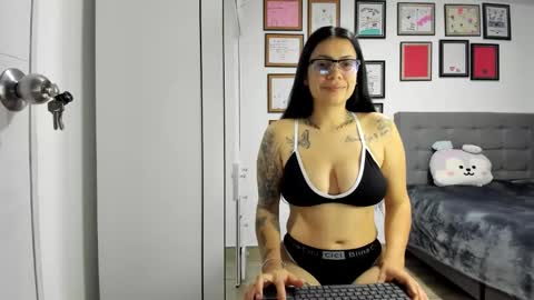 alicia_rainbow online show from June 6, 2026, 3:11 am