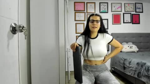 alicia_rainbow online show from June 24, 2026, 4:00 am