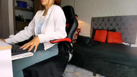 Snapshot of alicia_wonder_dl chatting on April 18, 2026, 12:09 pm Ali online show from April 18, 2026, 12:09 pm