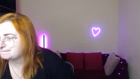 Snapshot of aliciaaared_kis chatting on December 14, 2025, 6:41 am Alicia online show from December 14, 2025, 6:41 am