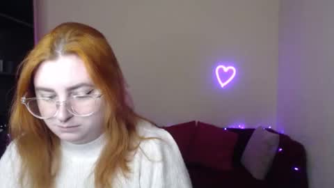 Snapshot of aliciaaared_kis chatting on December 21, 2025, 12:23 pm Alicia online show from December 21, 2025, 12:23 pm